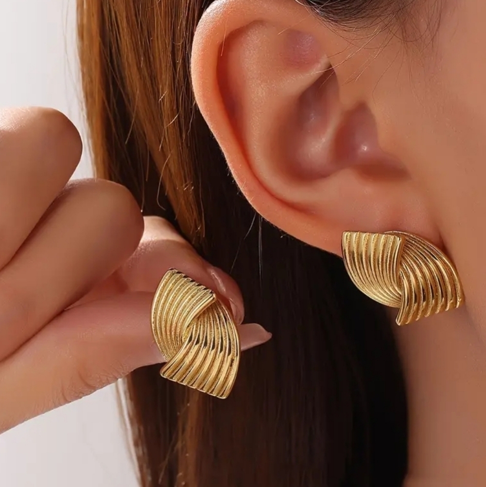New! 18k Gold Plated  Earring Fashion Striped  Studs